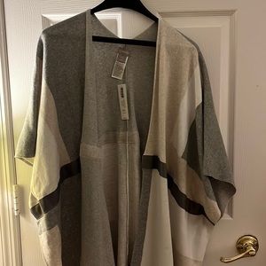 Chico’s poncho grey
